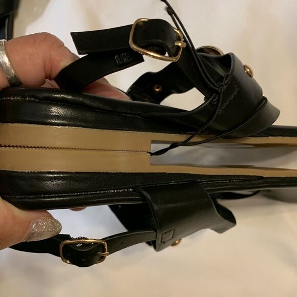 Aerosoles black dressy sandals with hole buckle.  Very classy! - Picture 6 of 8